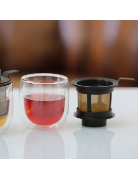 Tazza doppia camera con coperchio con filtro. Capacità 0,2lt